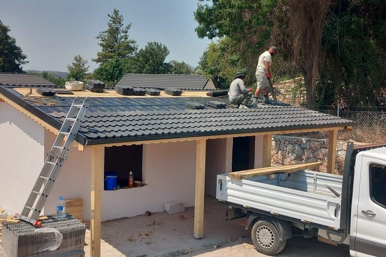 Tamamlanmış kiremit çatı